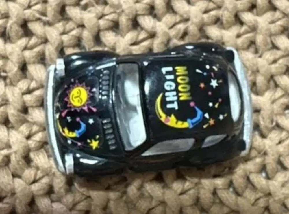 KinSmart Volkswagen VW Beetle Toy Car Black Moon Light Sun Stars Pull Back